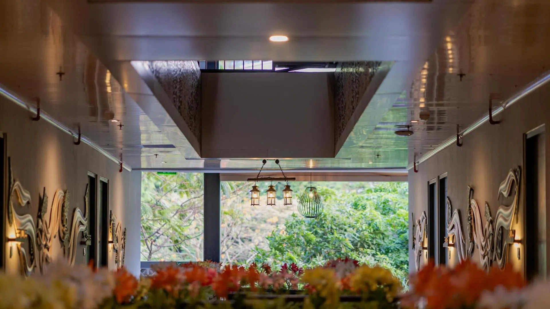 5 Hotels Near Surabaya Zoo Worth Booking in Surabaya