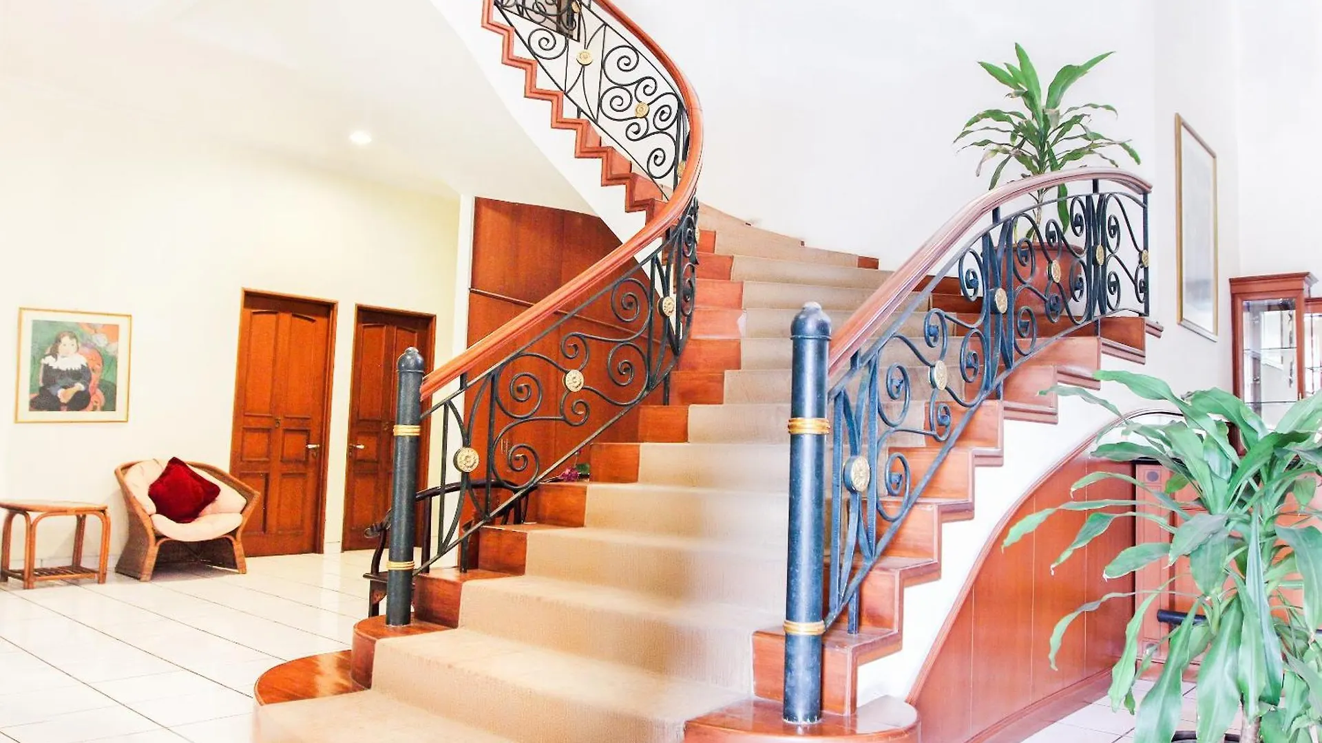 4 Smart OYO Hotels in South Jakarta Worth Booking