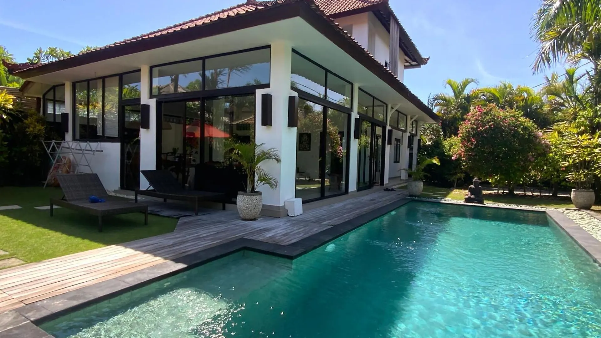 Staying Central in Laksmana: 14 Seminyak Hotels Compared