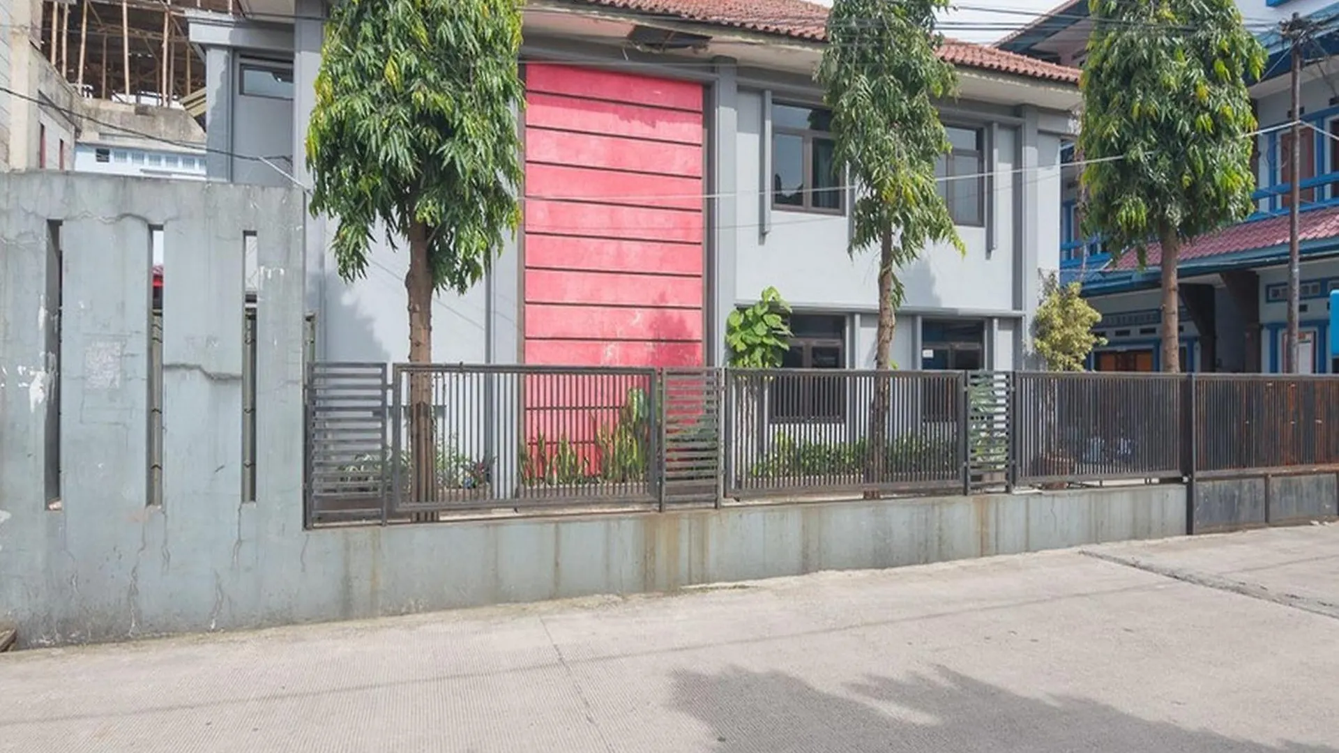 4 RedDoorz Hotels Near Karang Setra That Deliver Value