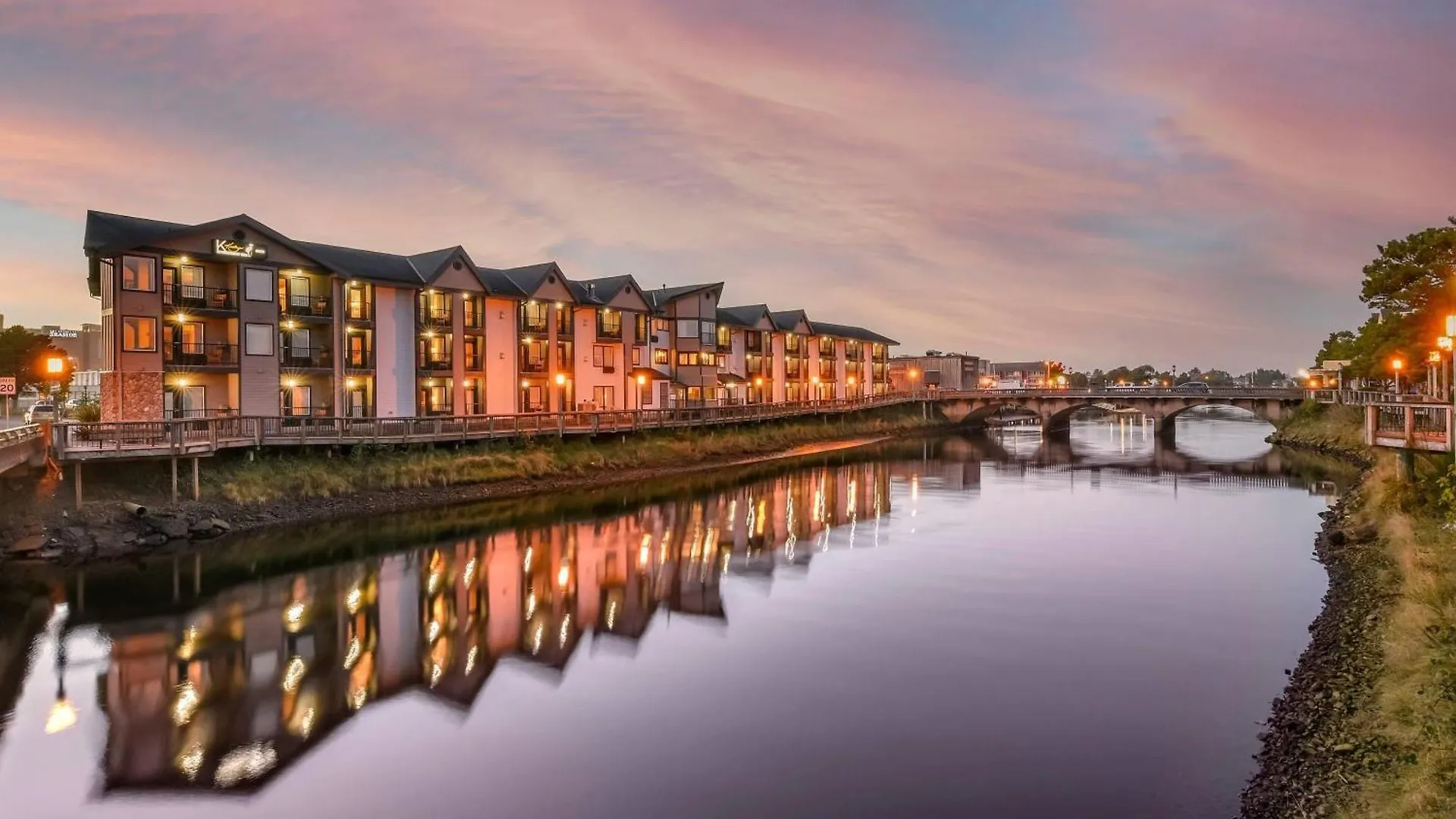 Where to Stay Near Ecola State Park: 7 Central Hotels