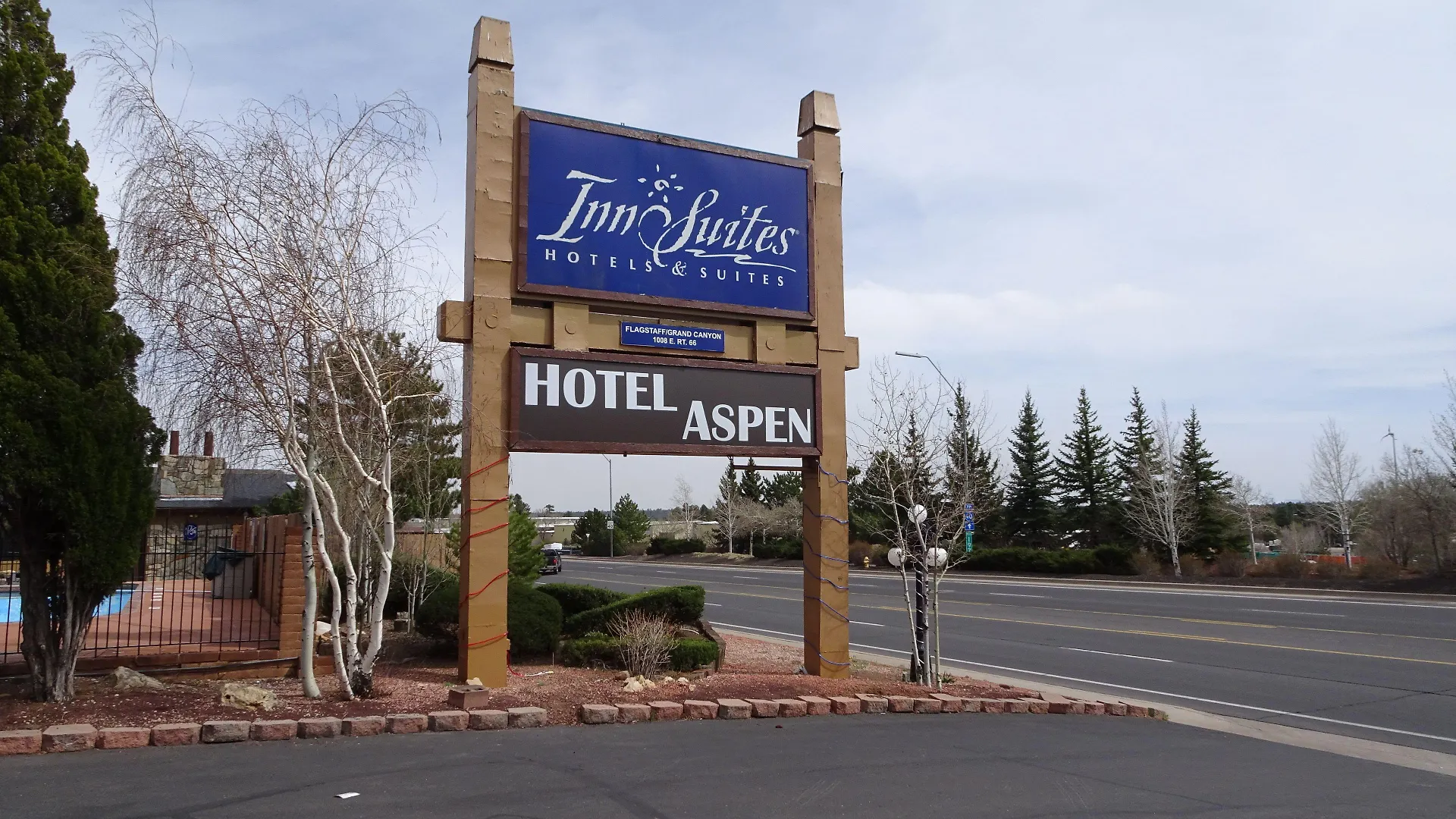 4 Smart Central Hotels Near Lowell Observatory to Book