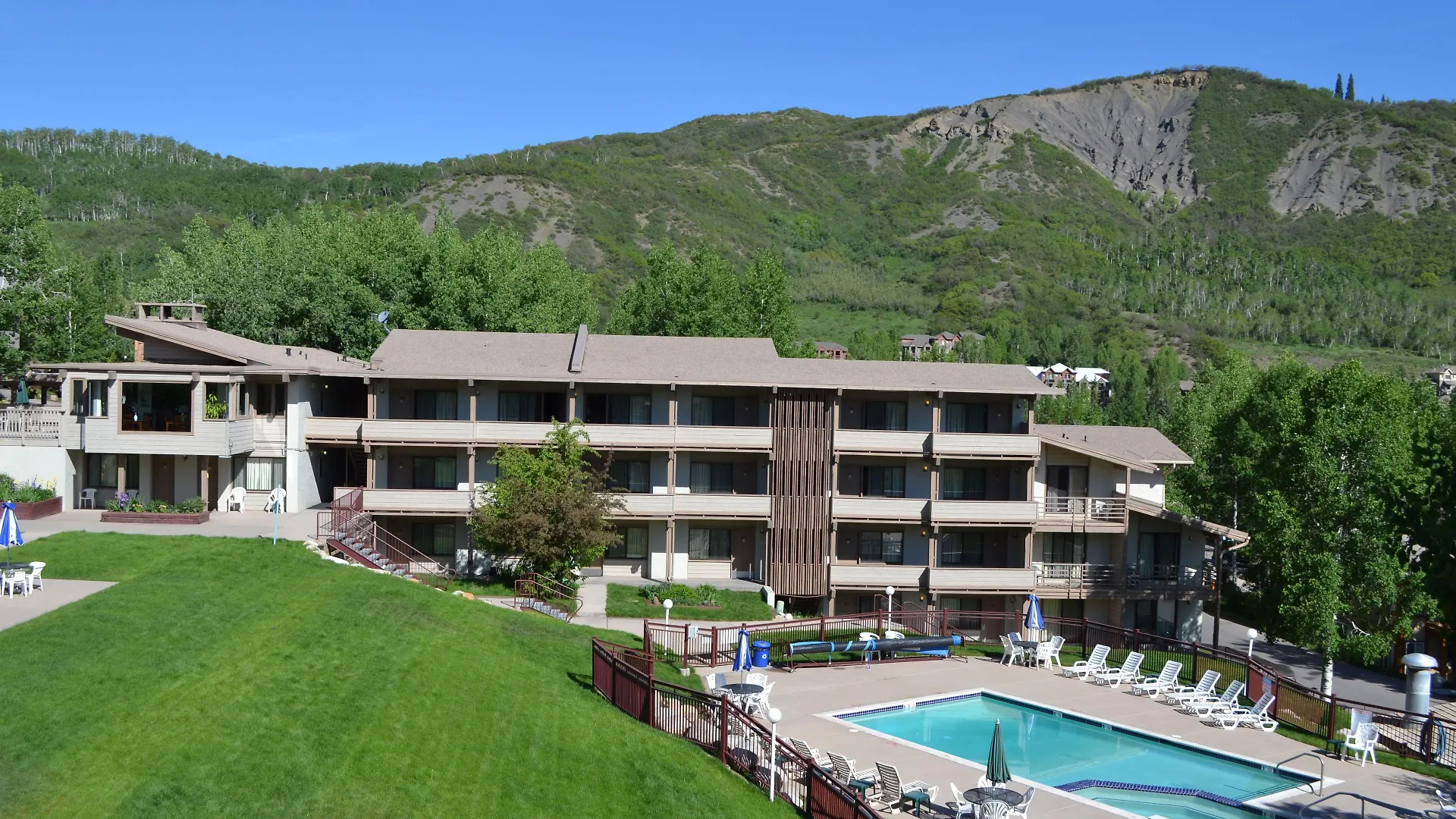 5 Resorts Near Two Creeks That Deliver on the Mountain
