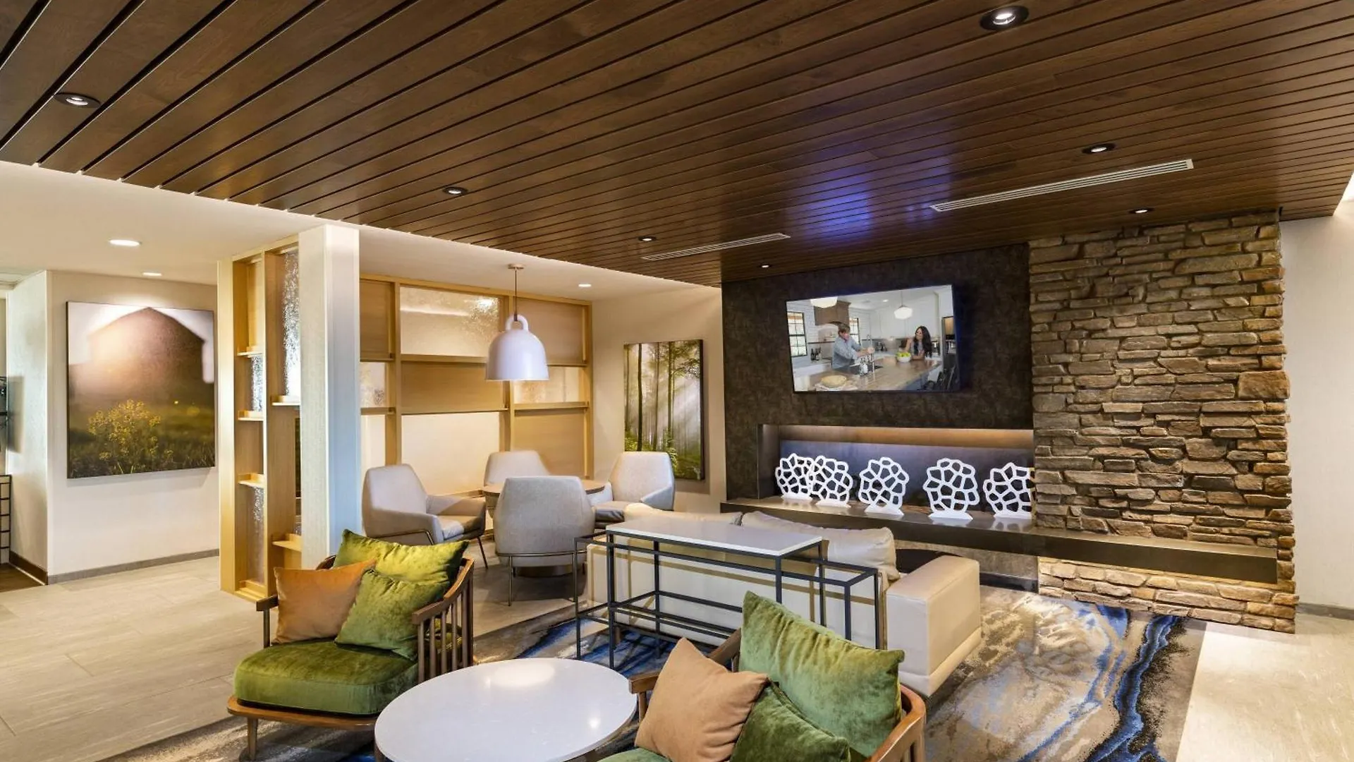 Where to Stay Near Camelback Ranch: 5 Business Hotels
