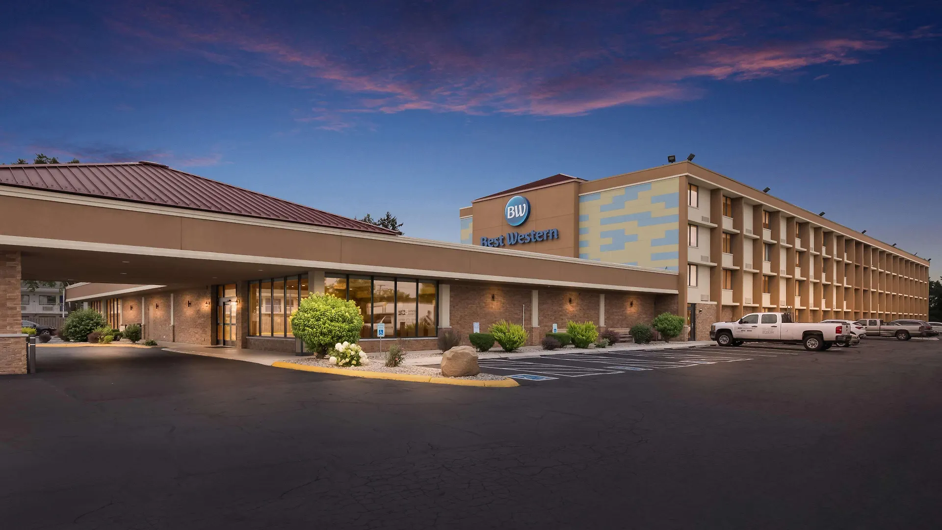 4 Business Hotels Close to Lake Etta CO Park, Gary
