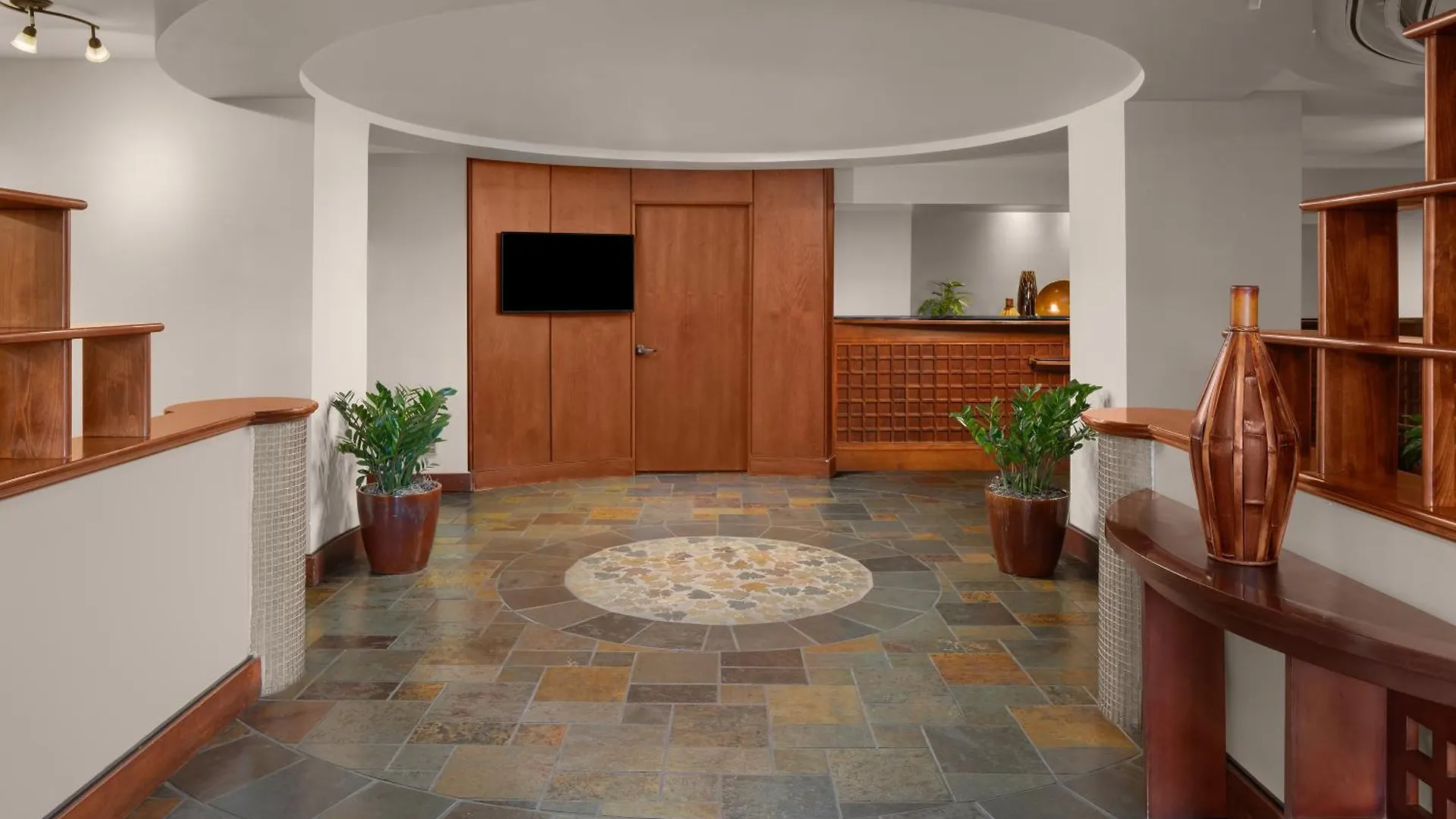 Staying Near Crossroads Center Park: 4 Budget Hotels Compared
