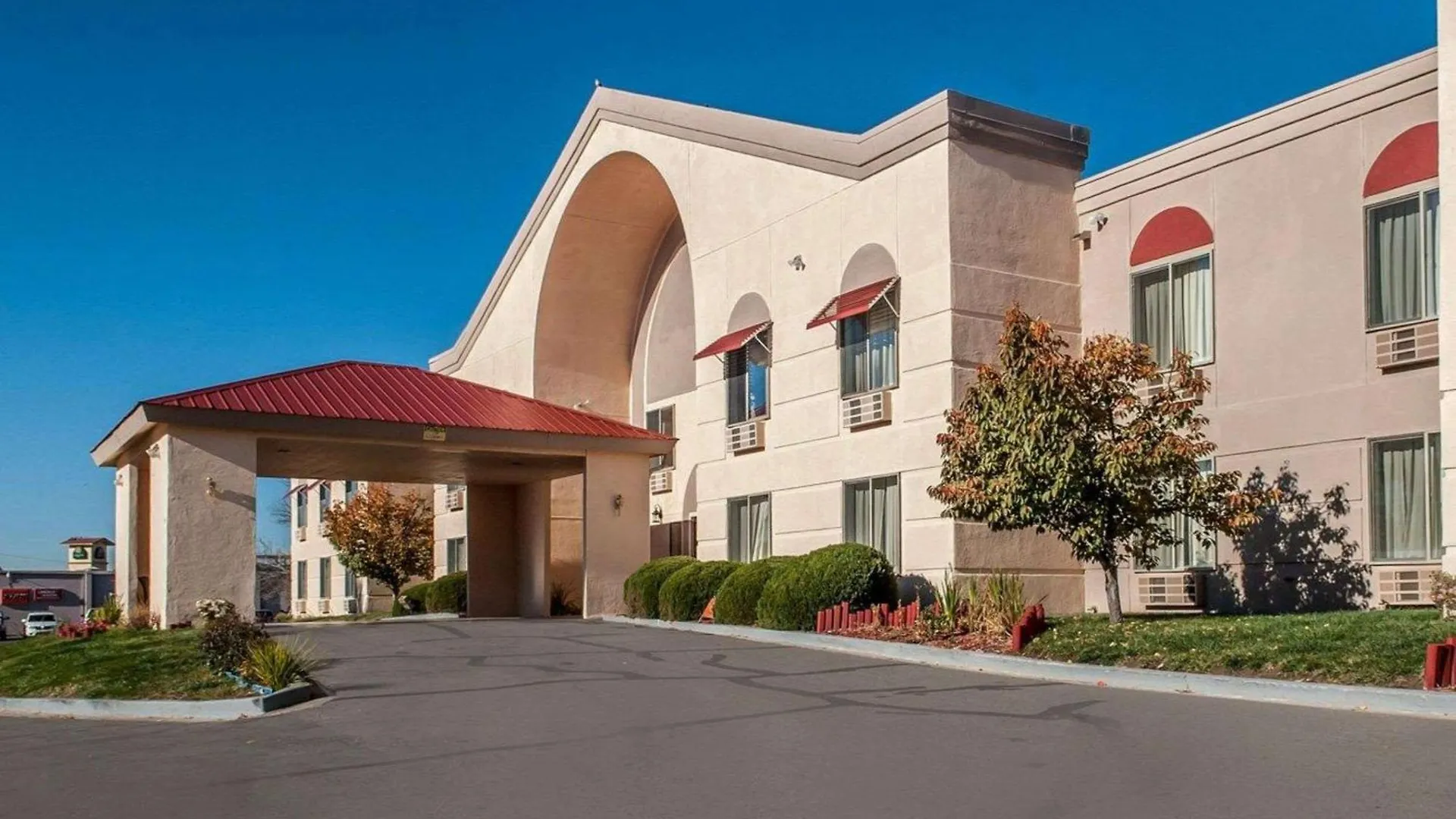 4 Airport Hotels Near Farmington Museum Worth Booking