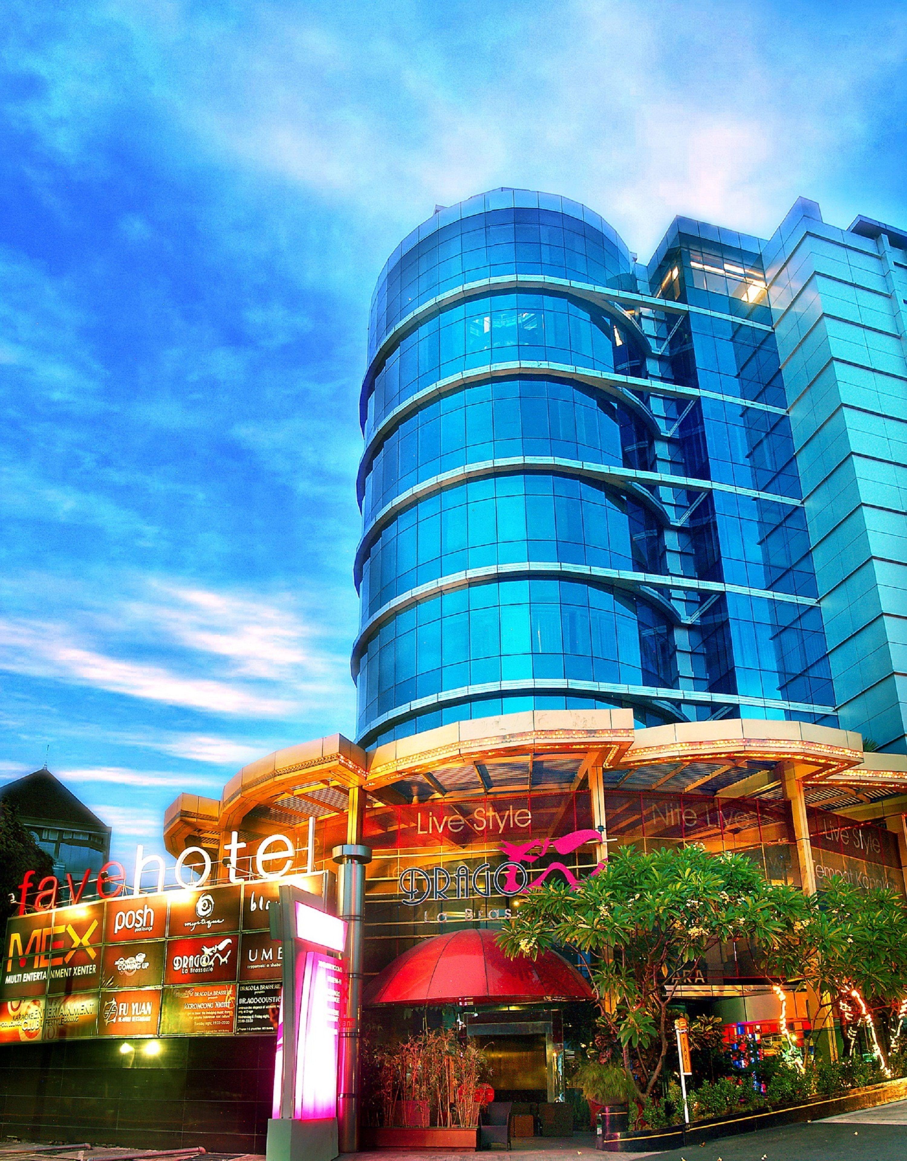 4 Business Hotels in Tunjungan That Deliver on Location