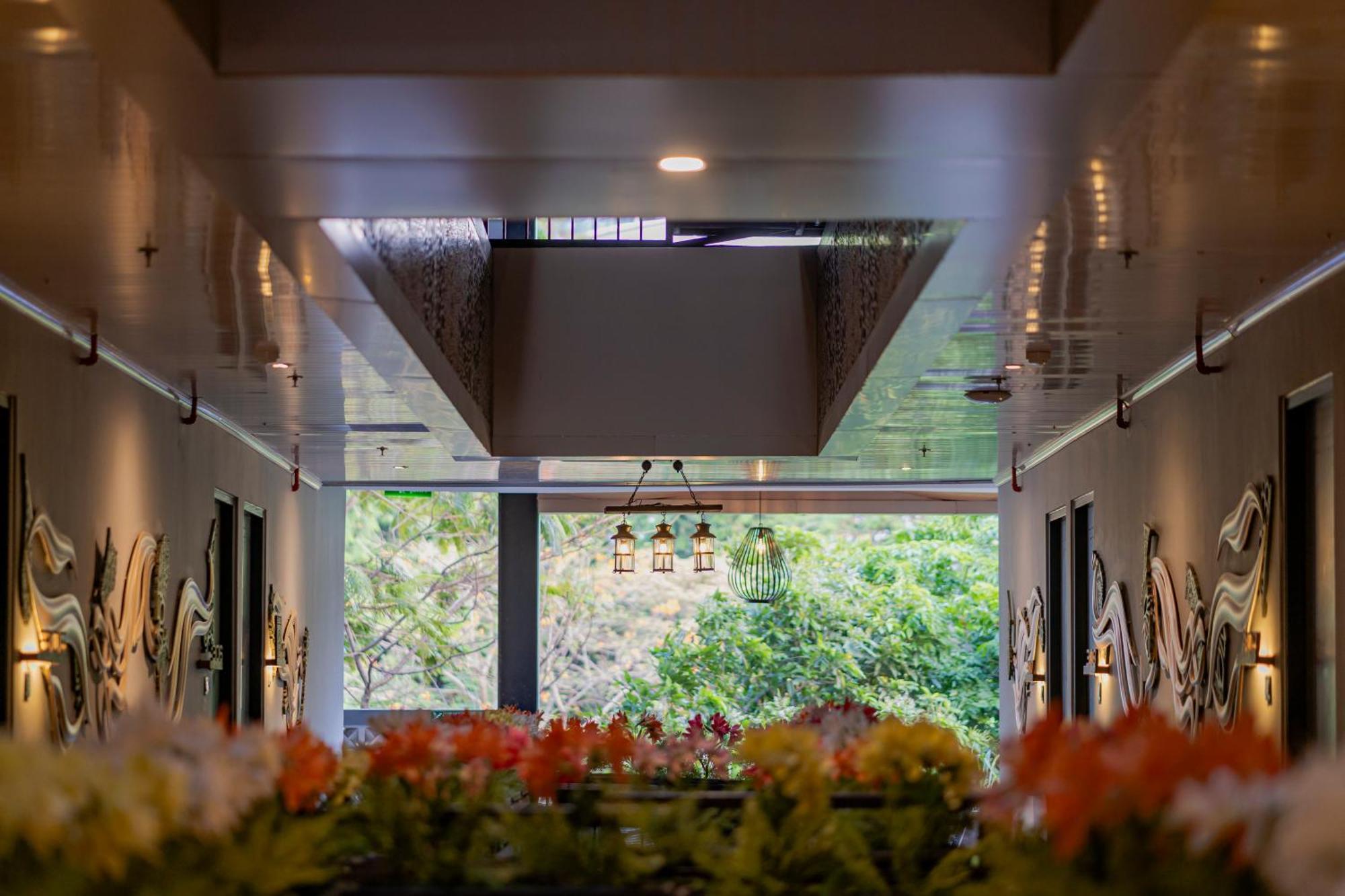 5 Hotels Near Surabaya Zoo Worth Booking in Surabaya