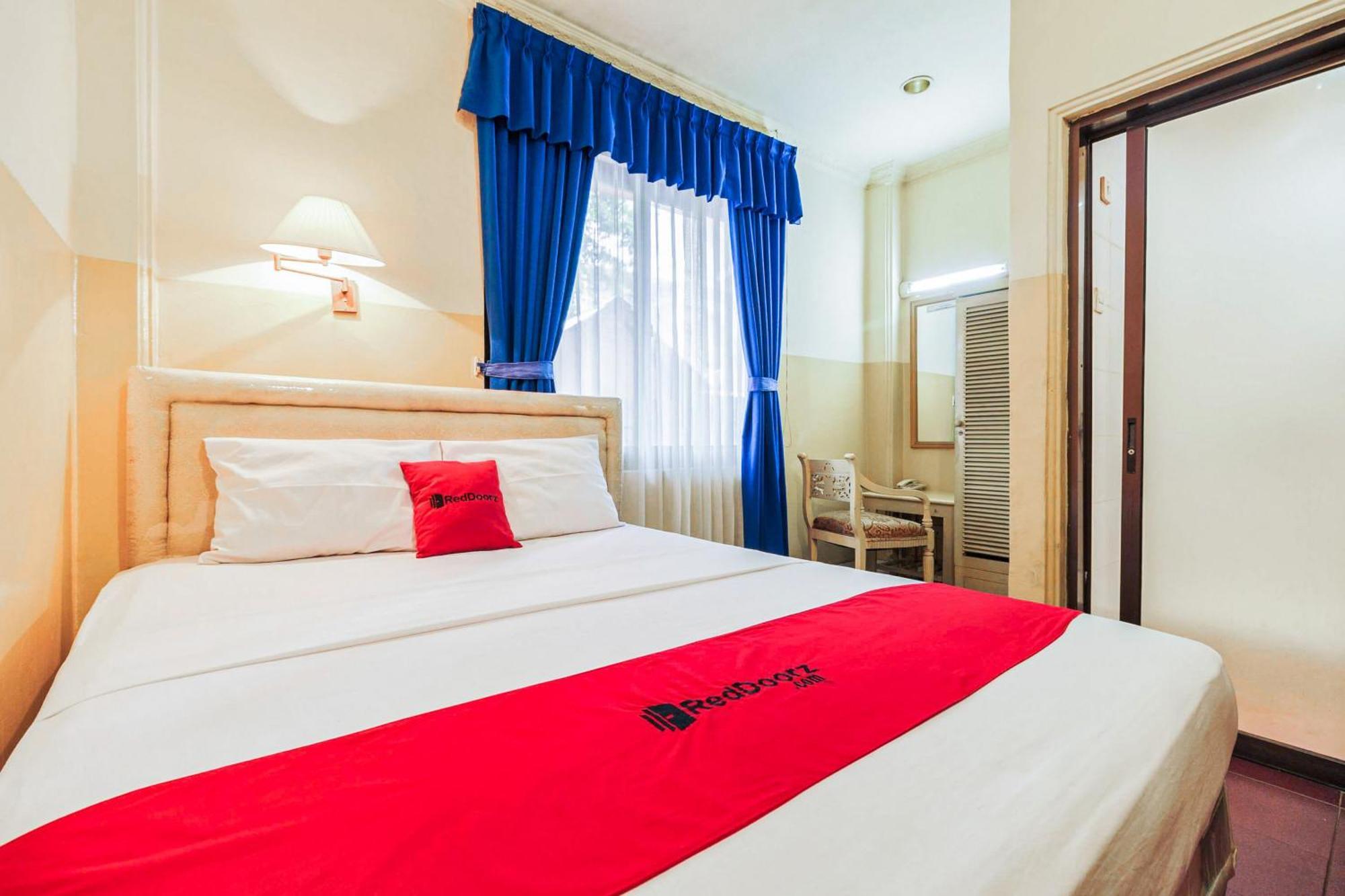 Where to Stay Near Sarinah: 15 RedDoorz Hotels in Jakarta