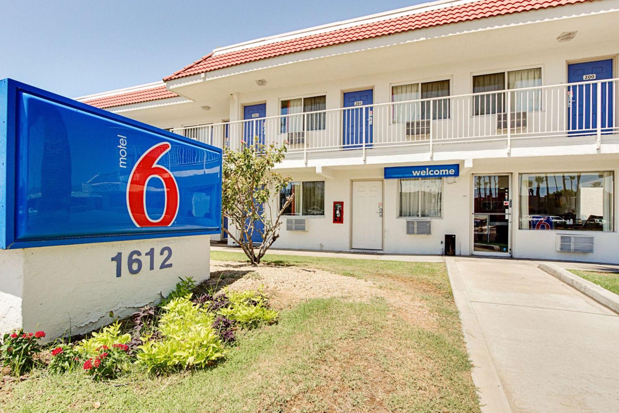 11 Airport Hotels Close to American Serbian Hall Phoenix