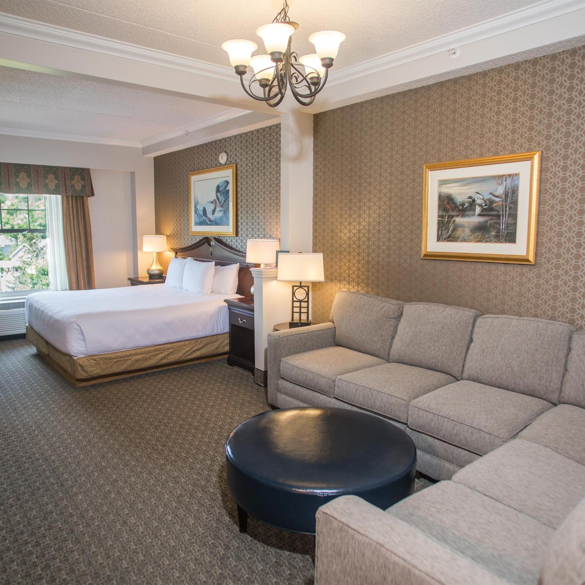 8 Central Hotels Close to Fort William Henry in Lake George