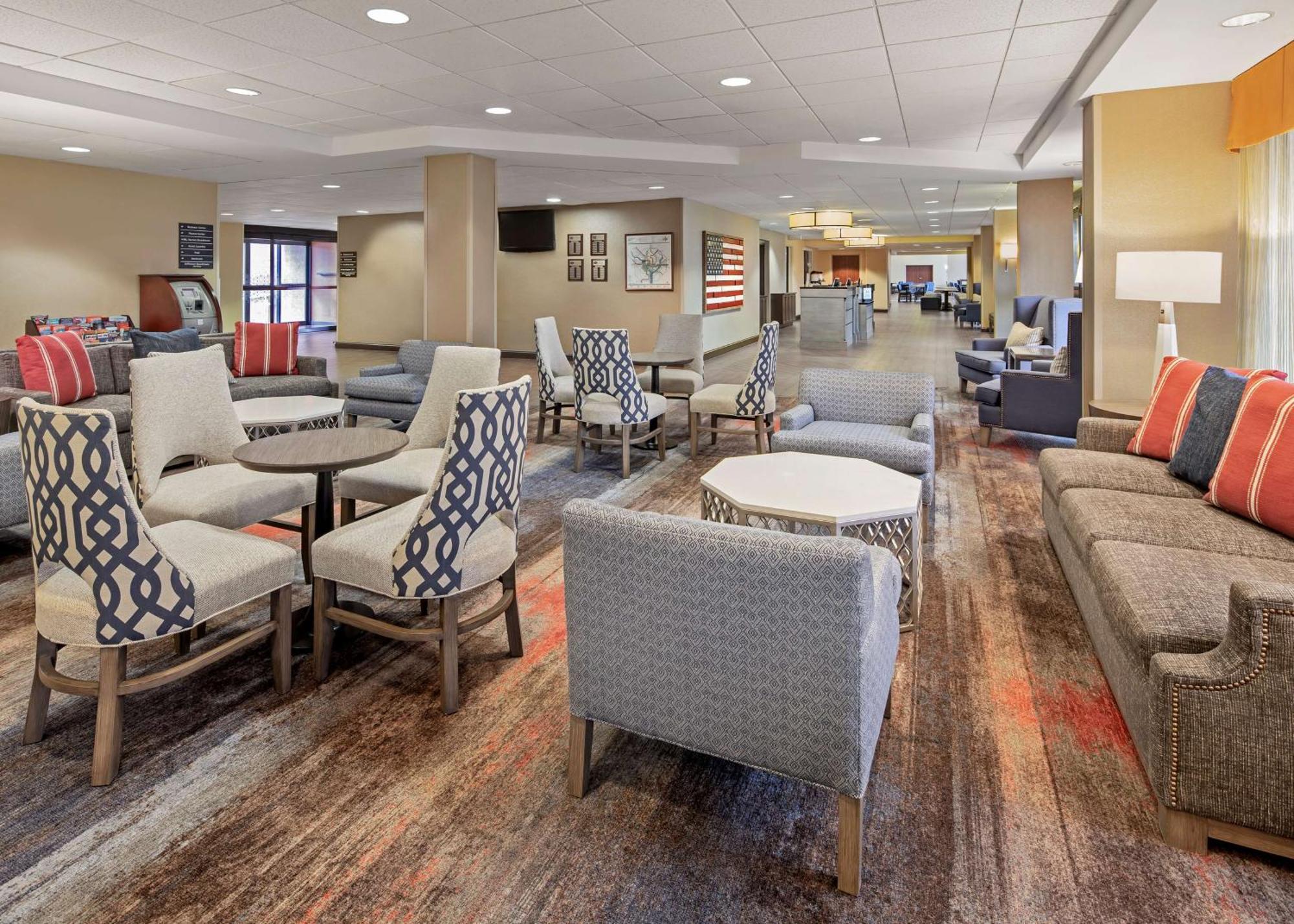4 Central Hotels Close to East Potomac Park Worth Booking