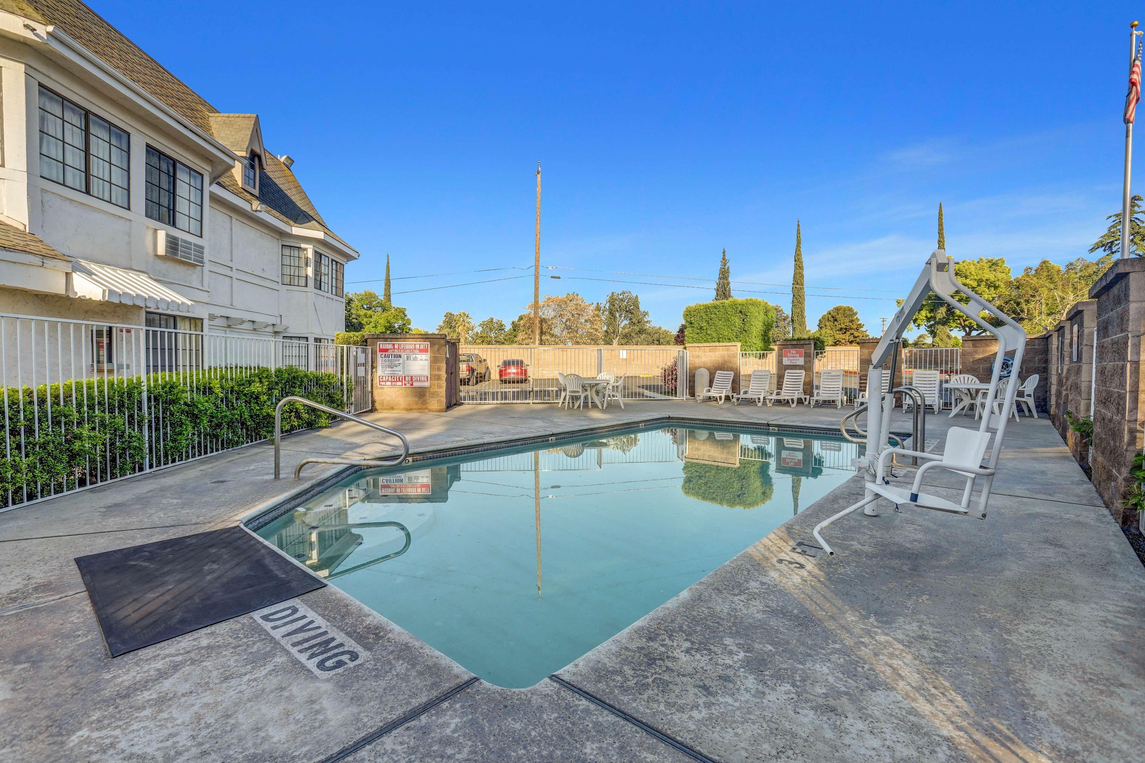 5 Design Hotels Near Ratcliffe Stadium Worth Booking
