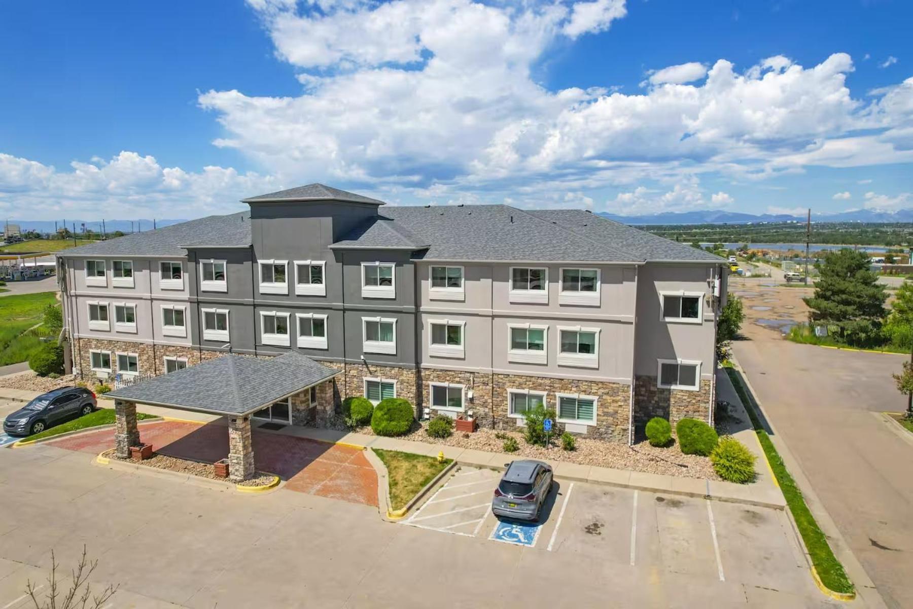 5 Resort-Style Hotels Close to Rotella Park in Thornton