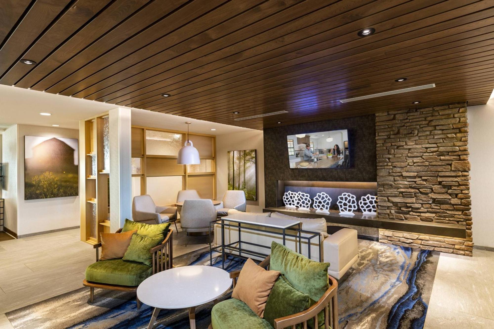 Where to Stay Near Camelback Ranch: 5 Business Hotels