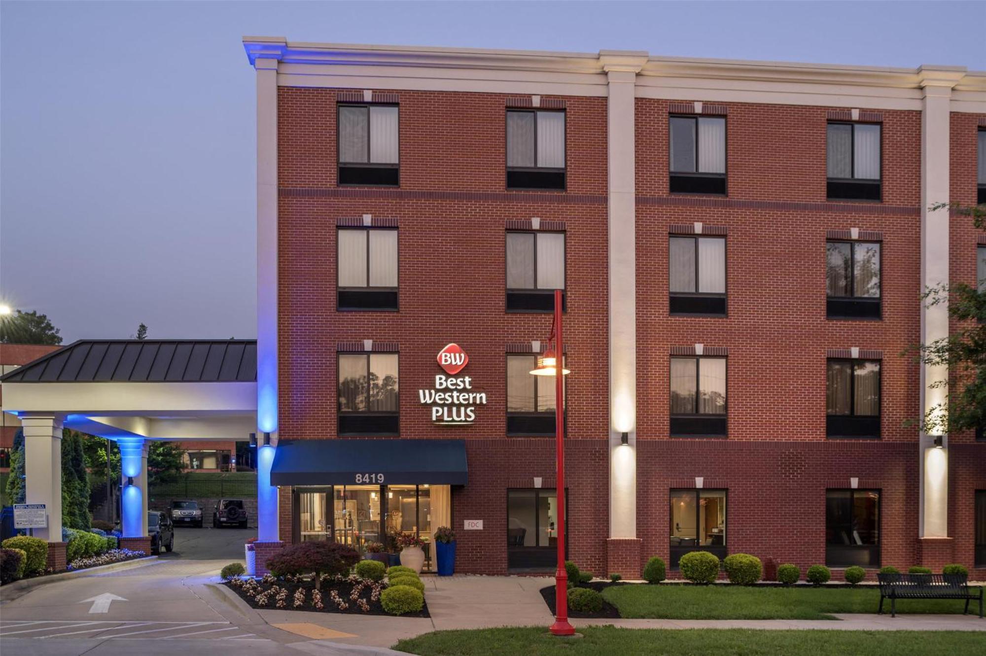 4 Smart 3-Star Hotels Near Schrom Hills Worth Booking