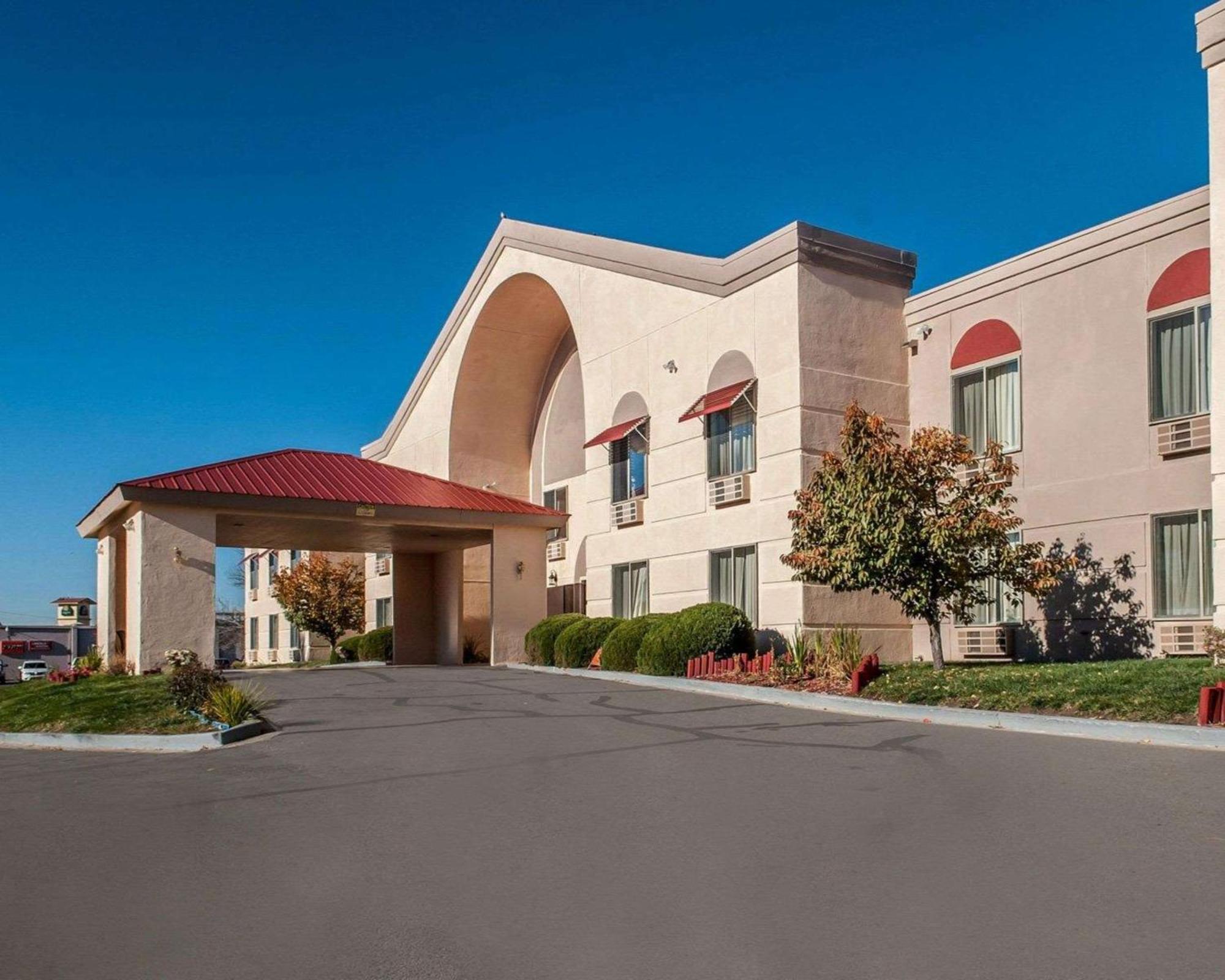 4 Airport Hotels Near Farmington Museum Worth Booking